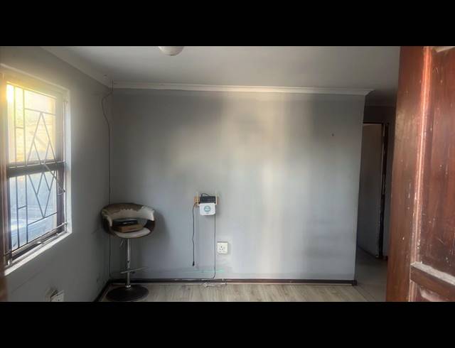 2 BEDROOM FREEHOLD FOR SALE IN WALLACEDENE